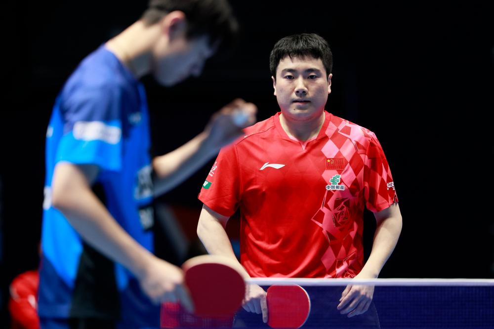 从密歇根五虎到全能大前锋克里斯韦伯如何改变一代篮球比赛风格与传奇地位解析