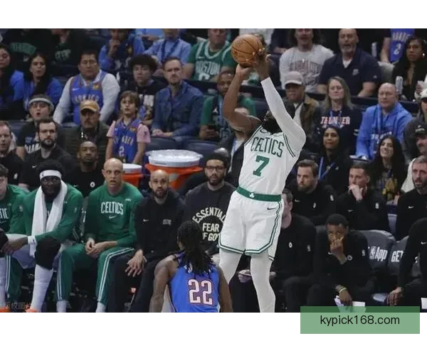 布朗晃飞亚历山大后微笑回应战胜雷霆激励塔图姆表现 布朗晃飞亚历山大后微笑回应战胜雷霆激励塔图姆表现